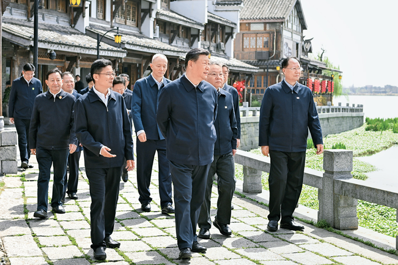 2024年3月18日至21日,中共中央总书记、国家主席、中央军委主席习近平在湖南考察。这是19日上午,习近平在常德河街考察。